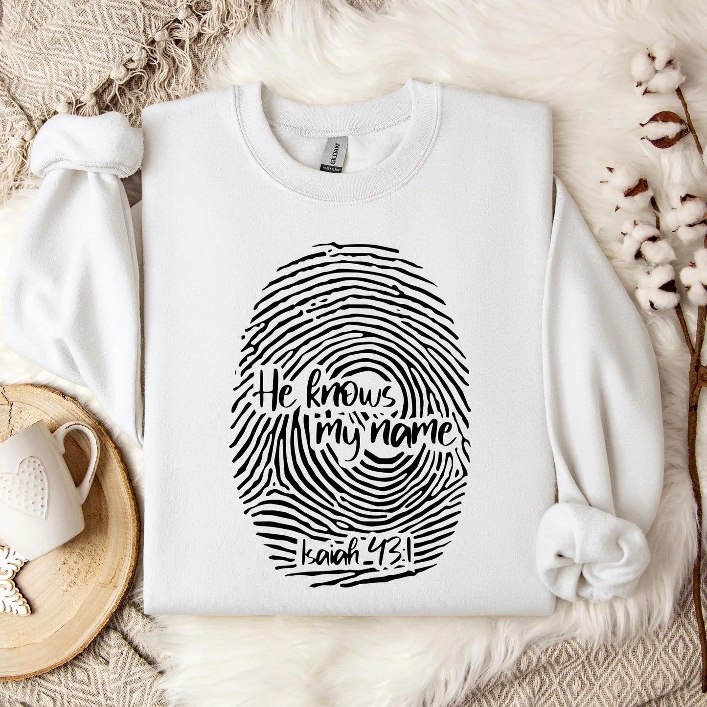 He Knows My Name Sweatshirt – Christlicher Streetwear Pullover mit Print | StaywearAppare