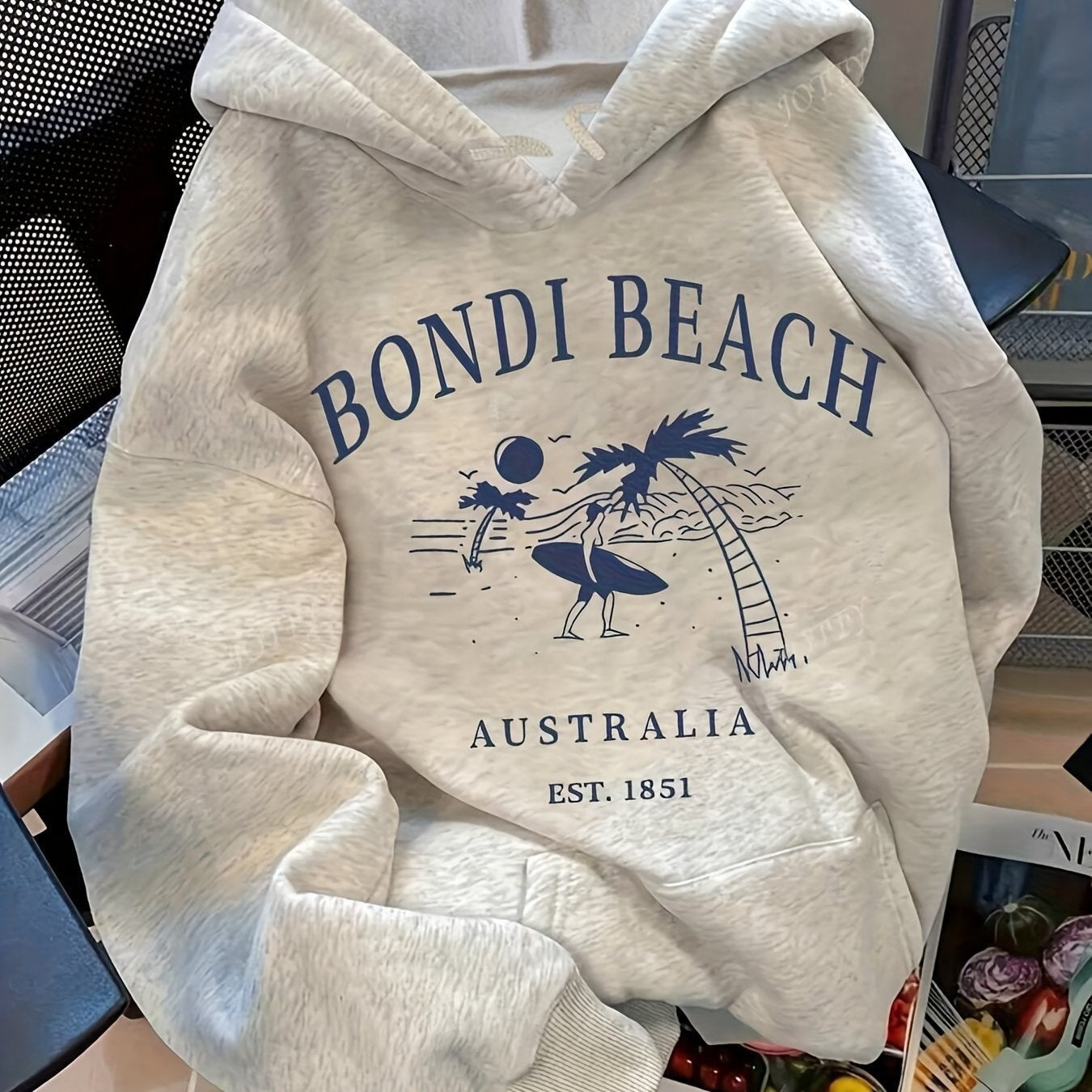 Damen Hoodie – Light Gray Pullover mit Australian Surfing Print | StaywearApparel